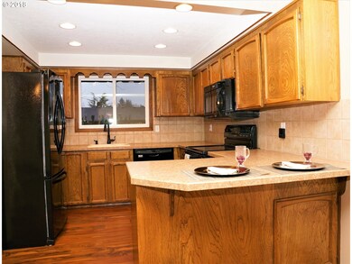 Kitchen-Breakfast Bar