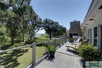 Upper deck with amazing view of Burnside River and