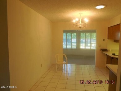 10419 W Prairie Hills Circle Dining area
