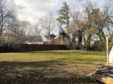 E Riverside Backyard