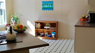 Eat in kitchen