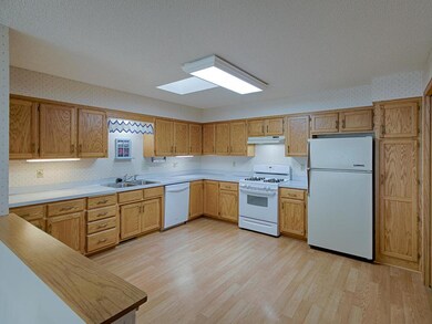 Nice bright eat in kitchen
