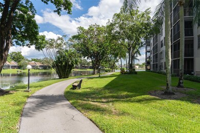 1101 Colony Point Cir unit 220, Pembroke Pines, FL 33026 - photo 5