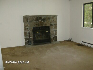 119 Robin Ln, Dingmans Ferry, PA 18328 - photo 4