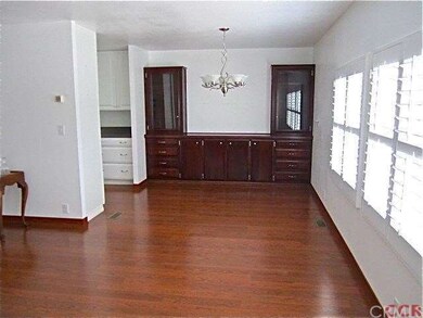 Beautiful built-in cupboard in the dining room