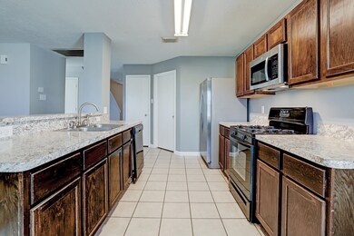 3104 Centennial Village Dr, Pearland, TX 77584 - photo 4