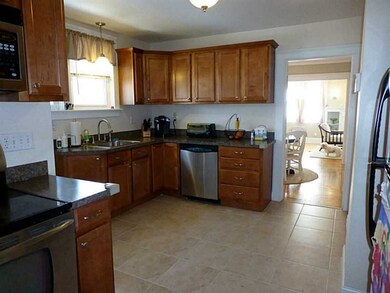 53 Richmond Ave, Barrington, RI 02806 - photo 4