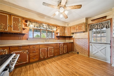 712 Depot St, Youngwood, PA 15697 - photo 5