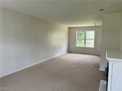 122 Pine Hollow Cir, Chardon, OH 44024 - photo 2