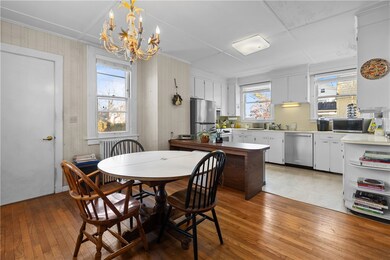 1st floor Eat-in kitchen
