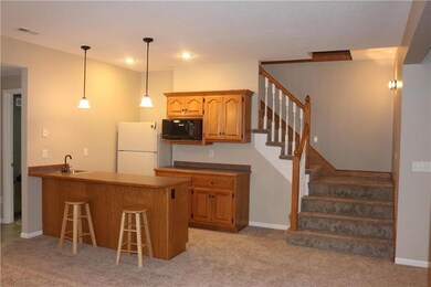 915 Trailway Dr, Raymore, MO 64083 - photo 5