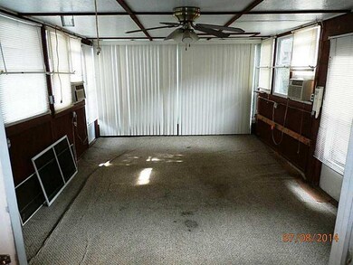Patio/Deck. 3 SEASONS ROOM