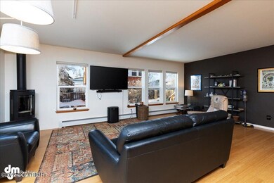 04-Living Room 20220131-DW-6443