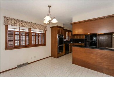 Great front windows in dining room for natural lig
