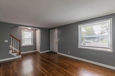 LR to door-3295
