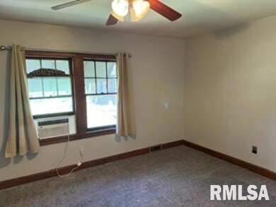 1728 E Locust St unit E, Davenport, IA 52803 - photo 3