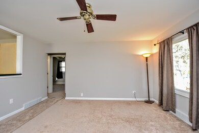 2300 Shawnee Rd unit 3, Waukegan, IL 60087 - photo 4