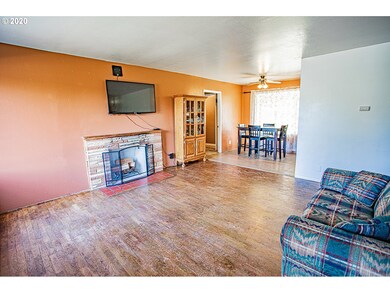 Living Room/Dining Room