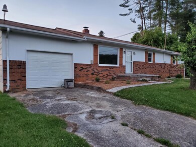 153 Warren St, Fall Branch, TN 37656 - photo 2