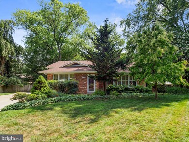 9106 Levelle Ct, Chevy Chase, MD 20815 - photo 3