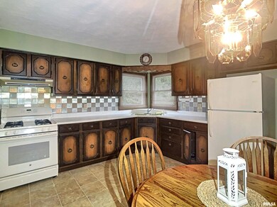 5133 N Pine St, Davenport, IA 52806 - photo 4