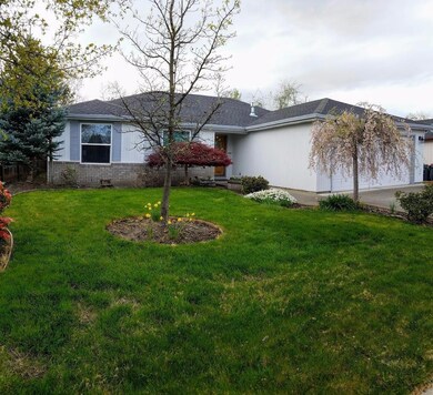 1335 Circlewood Dr, Central Point, OR 97502 - photo 3