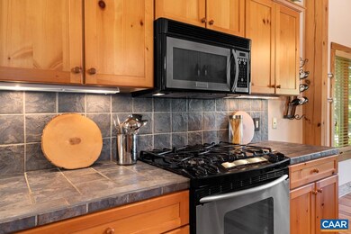 120 Brimstone Dr, Roseland, VA 22967 - photo 4