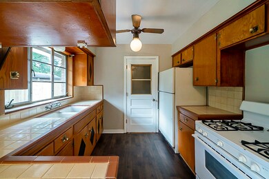 10319 Bretton Dr, Houston, TX 77016 - photo 4