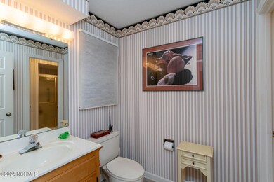 bath2-4 (off foyer)