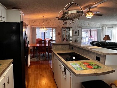 1037 W Lakeview Dr unit 1037, Sebastian, FL 32958 - photo 3