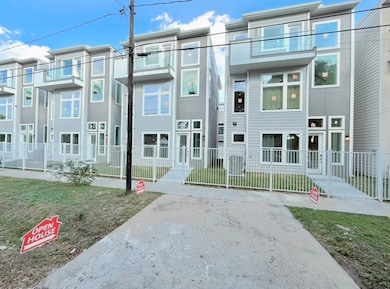 6717 Saint Augustine St, Houston, TX 77021 - photo 4