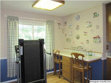 Kitchen eat-in area