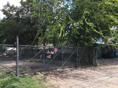 601 Crosstimbers St, Houston, TX 77022 - photo 3