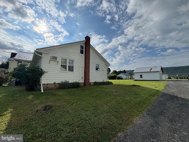 513 E Chestnut St, Hegins, PA 17938 - photo 4