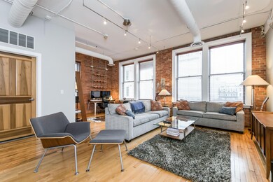 007-Living_Room-3860925-large