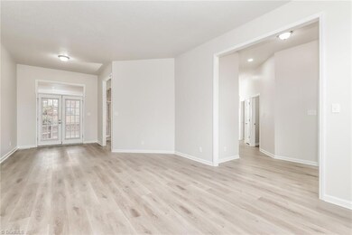 9 Oliver Ct, Greensboro, NC 27406 - photo 6