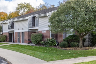 N110W16867 Ashbury Cir unit 3, Germantown, WI 53022 - photo 2