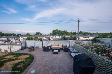 261 Skyline Dr, Staten Island, NY 10304 - photo 2