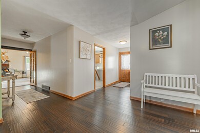 201 W Delavan St, New Holland, IL 62671 - photo 6