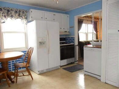 7404 Cedar St, Davenport, IA 52806 - photo 3