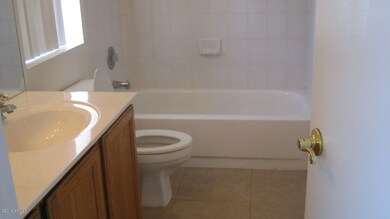 133 N Ramada 023