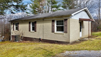 338 Giggenbach Cir, White Sulphur Springs, WV 24986 - photo 6