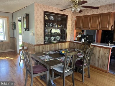 1356 N 5th St, Perkasie, PA 18944 - photo 5