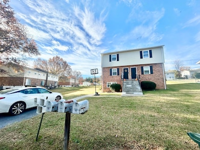 916 Pyrtle Dr unit A, B and C, Salem, VA 24153 - photo 3