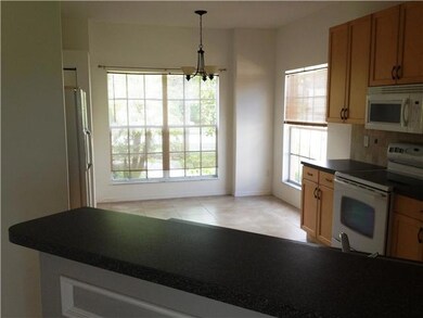Kitchen. Tile back splash