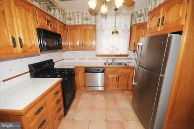 34 N Warner St, Woodbury, NJ 08096 - photo 3