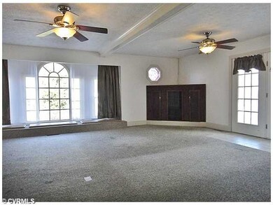 Den/Family/Great Room - Built-in corner entertainm