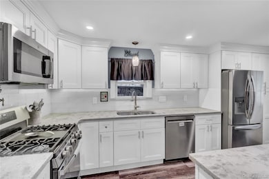 27 Kirby Ln, Ronkonkoma, NY 11779 - photo 4