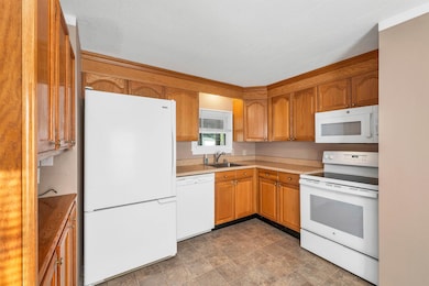 9 Strawberry Ln, Concord, NH 03301 - photo 3