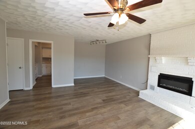 405 Cedar Ct, Jacksonville, NC 28546 - photo 3